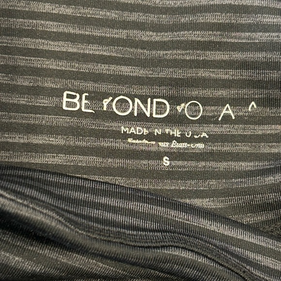 BEYOND YOGA GRAY BLACK STRIPED LEGGINGS, SIZE S - Picture 4 of 9